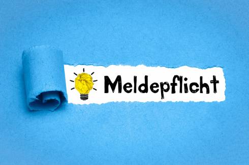 Foto: Glühbirne mit dem Text Meldepflicht