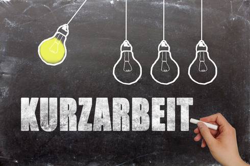 Foto: Tafel mit Aufschrift Kurzarbeit